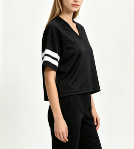 Vente en gros OEM – Maillots sportifs pour femmes à col en V, 100 % polyester, séchage rapide, manches rayées, hauts sportifs, logo personnalisé, chemises jersey unies à coupe courte - Product Image 2