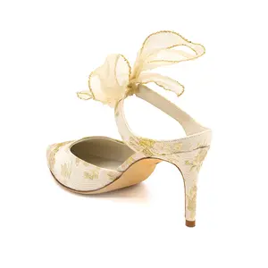 Özel zarif gelin ayakkabı üreticisi kadınlar nakış yavru topuk ipek düğün ayakkabı özel Slingback nakış gelin ayakkabıları