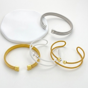 Bracelets personnalisés en argent sterling S925 plaqué or 18 carats avec logo original et motif ours espagnol, pour mariage, fiançailles, anniversaire, style simple pour femme - Product Image 1