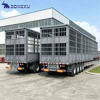 Remorque de transport de volailles électrique à 3 niveaux avec toit pliant, rideaux latéraux et structure en alliage d'aluminium – Semi-remorque pour le transport de bétail