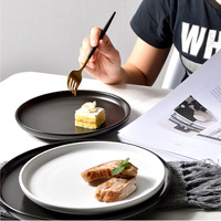 Assiette ronde en céramique de couleur unie mate de vente chaude plats en porcelaine de Steak blanc et noir salade servant de la vaisselle de restaurant
