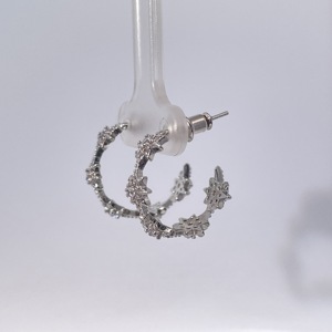 Pendientes de Aro Redondos de Latón Chapado en Oro Tianyu Gems con Pequeñas Piedras de Circonita Cúbica Octogonales, Diseño de Estrella Clásico y Moderno - Product Image 2