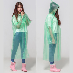 Impermeables Desechables de PE Color Verde de 54g para Corea del Sur, con Botones y Mangas - Product Image 2