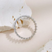 Anello Chic e Trendy con Diamanti Sintetici, Placcato in Oro Bianco 18K, Gioiello Raffinato per Fidanzamento e Matrimonio