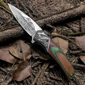 سكين تخييم قابل للطي بمقبض خشبي ملون، يفتح بالانزلاق، 97.5 مم، بحواف ليزرية بنمط النسور، من الفولاذ المقاوم للصدأ ومقاوم للتآكل، تصنيع المعدات الأصلية (OEM) - Product Image 4