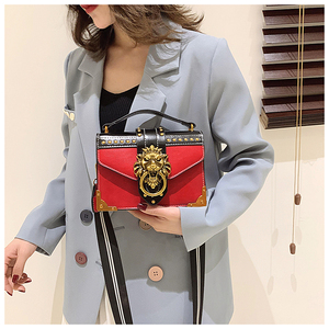<span class=keywords><strong>Bolso</strong></span> de Hombro Cruzado y de Mano de Alta Calidad para Mujer, Pequeño y a la Moda <span class=keywords><strong>con</strong></span> Decoración de <span class=keywords><strong>Cadena</strong></span> y Borla a Precio Económico - Product Image 3