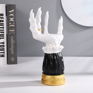 Pezzo decorativo della mano della strega di Halloween Hell Witch Witch Hell Wrath statua della mano candelabro in resina - Product Image 5