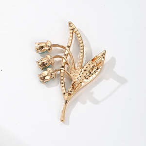 Broche de Cristal Esmeralda com Design Floral Elegante, Broche de Flor com Strass Brilhante para Mulheres, Convidadas de Casamento, Uso Diário no Escritório - Product Image 3