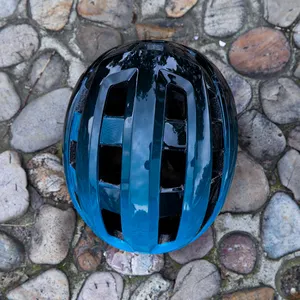 Il casco da bici leggero MIPS garantisce la sicurezza del casco da bici, progettato in modo specifico per le donne che amano la bicicletta