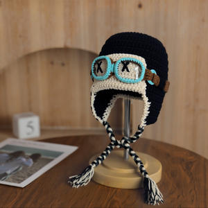 قبعة صغيرة يدوية للأطفال البالغين بألوان قوس قزح من الكروشيه مع نظارات قابلة للفصل - Product Image 4