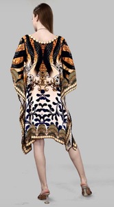 Robe longue caftan africain en viscose pour femme, coupe ample style kimono, aspect satiné soyeux, idéale pour les vacances et le style bohème décontracté - Product Image 3