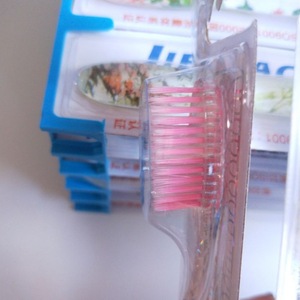 Cepillo de Dientes Impreso con Cerdas Suaves, Mango Transparente, Alta Calidad, Precio Mayorista de 1 Yuan por Unidad - Product Image 3