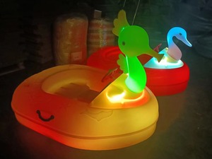 La migliore vendita di bambini a batteria Aqua gonfiabile acqua elettrica paraurti barca - Product Image 6