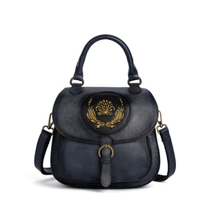 Bolso Ando de Cuero Vacuno Genuino, Mini Mochila para Mujer, Estilo Vintage, Bolso de Mano Convertible con Grabado - Product Image 5