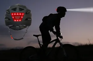 Neuer wiederauf ladbarer Akku mit Schlag festigkeit, Fahrrad-Roller-Fahrrad-Skate-Helm mit LED-Licht hinten vorne