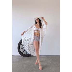 DEFILE Kimono de guipur con estampado floral blanco para mujer - Bata de playa de manga larga 100% algodón, talla única - Product Image 1