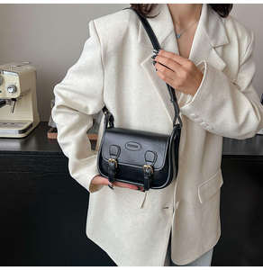 Nuevo bolso bandolera estilo retro Maillard para mujer, moderno bolso cuadrado tipo saddle. - Product Image 2