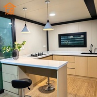 Maison conteneur préfabriquée modulaire extensible à 2 étages, prête à l'emploi, avec salon, cuisine et chambre