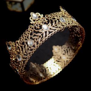 <span class=keywords><strong>Couronne</strong></span> baroque ronde <span class=keywords><strong>en</strong></span> alliage couleur diamant Vintage <span class=keywords><strong>couronne</strong></span> <span class=keywords><strong>de</strong></span> <span class=keywords><strong>roi</strong></span> plaquée <span class=keywords><strong>or</strong></span> coiffure <span class=keywords><strong>couronne</strong></span> <span class=keywords><strong>de</strong></span> mariée <span class=keywords><strong>en</strong></span> cuivre pour mariage - Product Image 3