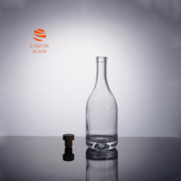 Bouteille de liqueur en verre transparente ronde classique de 500 ml, fond épais, bouteille en verre vide pour whisky, brandy, vodka, logo personnalisé, approvisionnement en gros