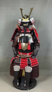 Ensemble d'armure de casque de samouraï japonais traditionnel de luxe moderne en cuir véritable pour costumes de cinéma et de télévision, accessoires de décoration intérieure - Product Image 2