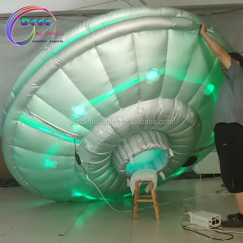 विशाल inflatable उड़ान यूएफओ मॉडल प्रकाश का नेतृत्व किया