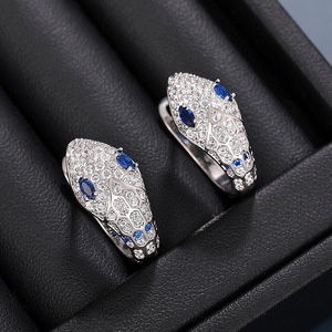 Orecchino a Forma di Serpente Creativo per Donne, Accessorio Moda per Serate Eleganti - Product Image 2