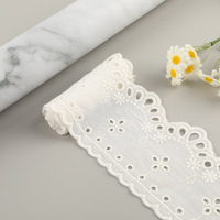 Dentelle en coton soluble dans l'eau à motifs floraux perforés de style Lolita pour la décoration textile de la maison et les accessoires vestimentaires