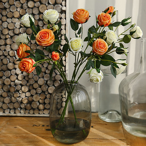 Magnifiques roses artificielles à quatre têtes, fleurs douces de style romantique français simulées, décoration de salon et de table à manger - Product Image 1