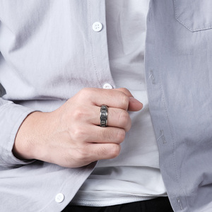 Anillo de Hombre de Acero de Titanio con Diseño Retro Chino de Nueve Caracteres Mantra Bagua Giratorio, Joyería de Regalo - Product Image 4