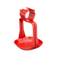 Gobelet en plastique rouge à double bras pour équipement d'élevage de cailles de poulet PH-181 de tasse d'égouttement de mamelon