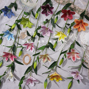 Flor de Lirio Artificial de Seda Yixuan, Decoración Realista para Bodas y Hogar - Product Image 1