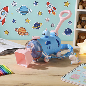 แก้วน้ำพลาสติกลายการ์ตูนรูปรถบูลโดเซอร์น่ารักสำหรับเด็ก ขนาด 500 มล. พร้อมหูจับแบบกด สไตล์เกาหลี - Product Image 4