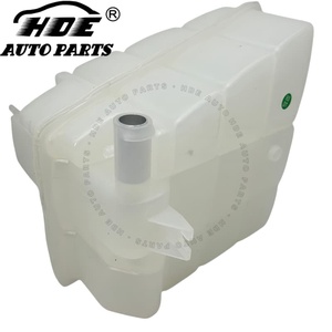93934757 93934761 93941946 Vente en gros de pièces de haute qualité, réservoir d'expansion de liquide de refroidissement pour IVECO DAILY - Product Image 5