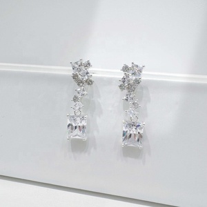 Prix usine – Boucles d'oreilles clous uniques et élégantes en argent 925 plaqué argent, zircon, faites à la main, motif fleur, pour femme, mariage, grande étoile, collection 2026 - Product Image 3