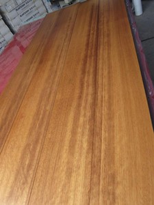 Ab-Kwaliteit Voorafgewerkte <span class=keywords><strong>Iroko</strong></span> Houten Vloertegels Natuurlijke Gouden <span class=keywords><strong>Iroko</strong></span> Ontworpen Houten Vloeren Hardhouten Vloeren Voor Huis - Product Image 6