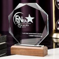 Plaques de trophées en cristal vierges avec base en bois pour cadeaux d'entreprise personnalisés en gros