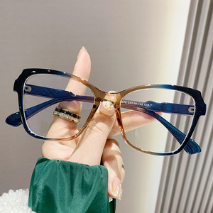 Nuevas gafas de moda para mujer, gafas transparentes Retro, montura de gafas con luz azul, diseño de marca de lujo para las cuatro estaciones - Product Image 1