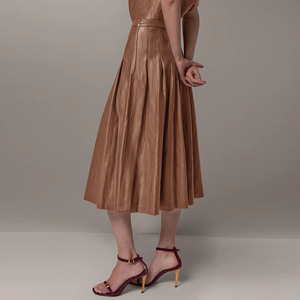 Robe midi élégante en similicuir, col rond, sans manches, plissée, couleur unie, vêtements pour femmes - Product Image 2