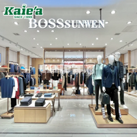 Magasin de tailleur moderne pour exposer les vêtements pour décorer mon magasin de tailleur Costume pour hommes Magasin de vêtements Design d'intérieur