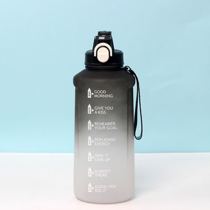 Bouteille d'eau colorée dégradée 2L Logo personnalisé Grande capacité Paille de fitness en cours d'exécution Bouteille en plastique étanche pour le camping - Product Image 6