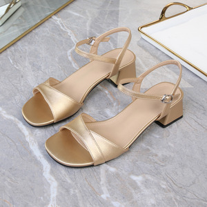 <span class=keywords><strong>Sandales</strong></span> à talon compensé en polyuréthane et cuir souple pour <span class=keywords><strong>femme</strong></span>, style minimaliste chic, talon moyen 3-6 cm, à bride unique, en stock, transfrontalières - Product Image 6