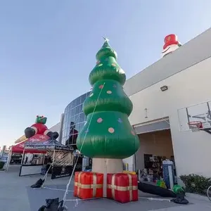 巨大な休日のインフレータブルはこのクリスマスを飾るインフレータブルクリスマスツリーの屋外のクリスマスの装飾を簡単にインストールできます