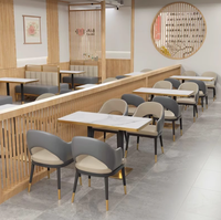 Ensemble de salle à manger au design moderne haut de gamme pour restaurant occidental Table en pierre de luxe avec cadre en métal doré Chaises en cuir de haute qualité