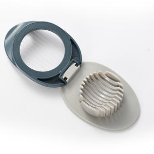 Cortador de frutas y verduras multifunción personalizado, cortador de huevos de plástico con cuchillas de acero inoxidable, color azul y verde. - Product Image 1