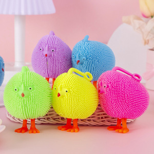 Bestseller Jouet à presser anti-stress en forme de poussin lumineux et boule de fourrure, pour enfants de 5 à 7 ans, vente en gros pour les vendeurs de rue - Product Image 3