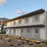 Maison conteneur modulaire préfabriquée respirante à deux étages de 20 pieds en panneaux sandwich d'acier rectangulaires, hôtel-villa moderne pré-construit