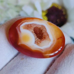 Geoda de Ágata Roja y Azul al por Mayor, Ideal para Decoración del Hogar y Regalos Únicos, Regalos de Cristal Perfectos para Seres Queridos, Regalo Navideño - Product Image 4