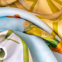 Foulard carré en soie imprimé motif pique-nique à vélo campagne française, style aquarelle vintage, citron et branche d'olivier