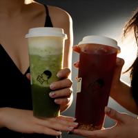 Tasse à smoothie en PP givré avec logo personnalisé 360ml 500ml 700ml 16oz 32oz tasse à thé jetable à emporter en plastique transparent avec couvercle